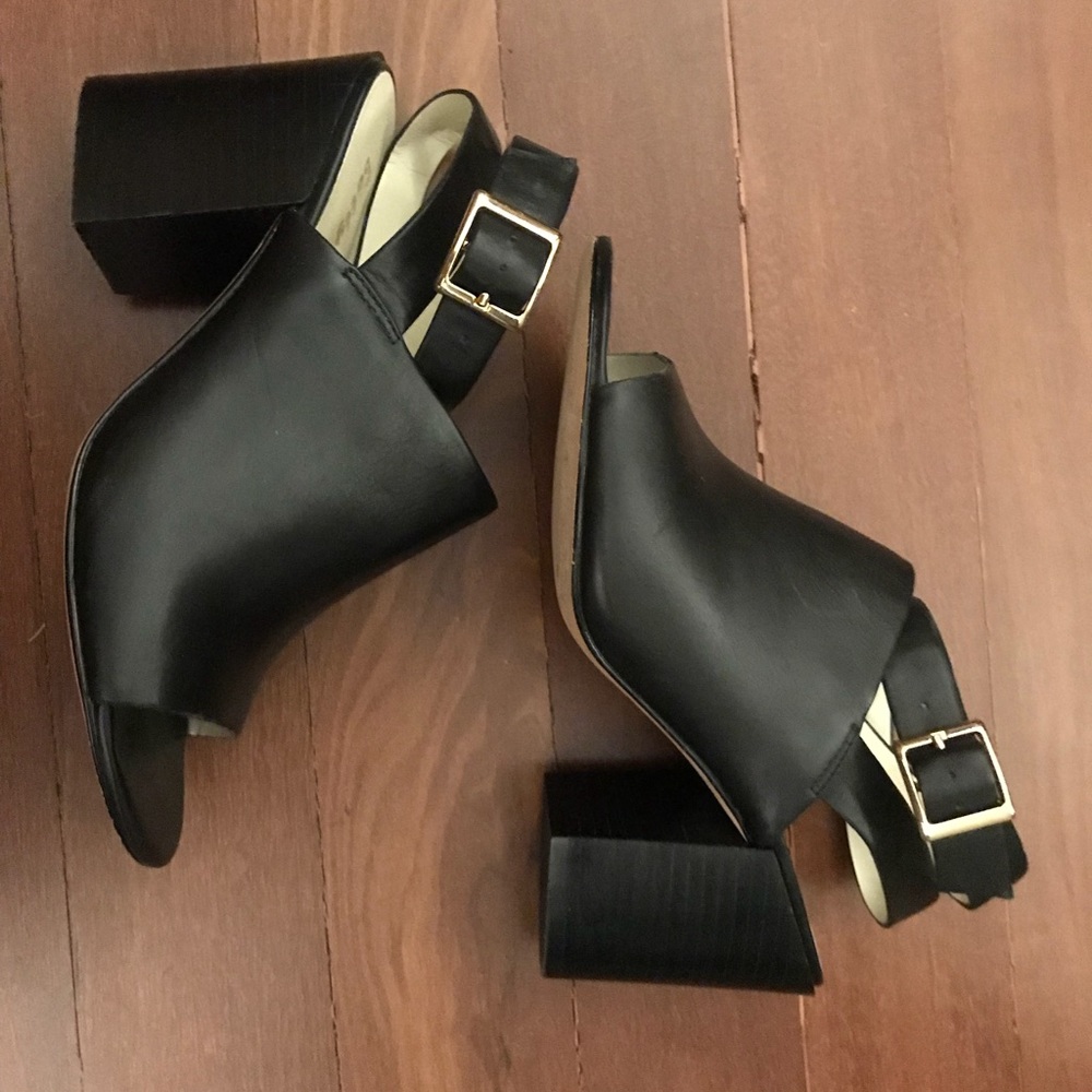 Bettye Muller Womens Polish Ankle Strap Block Heel